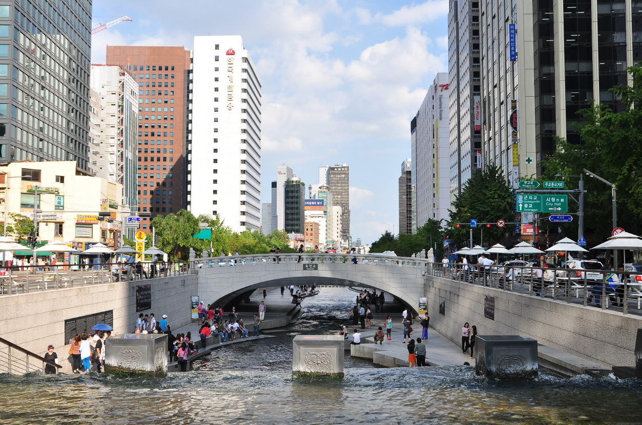 People who visited Cheonggyecheon Stream